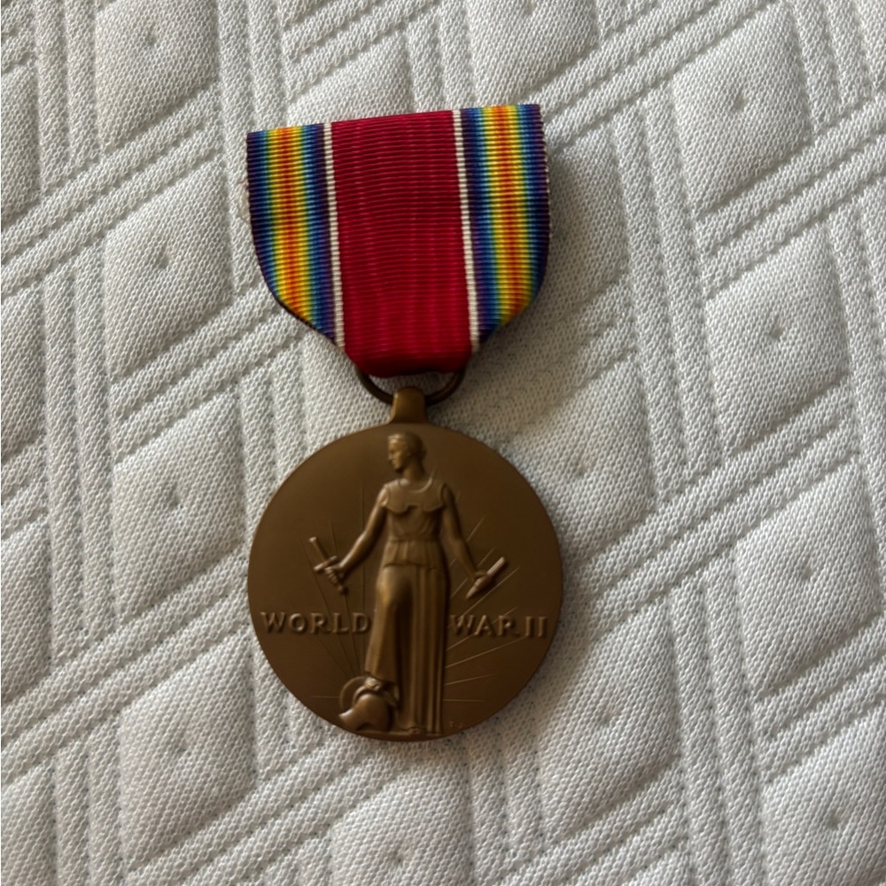 World War II Commemorative Medal with Ribbon Waterbury Companies - Picture 2 of 6